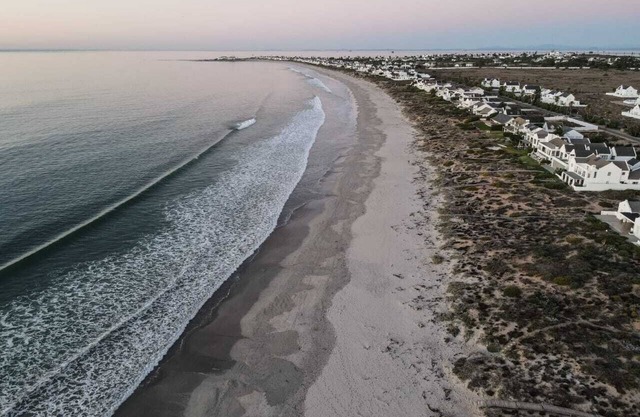 Enjoy the Self - Catering Cottage in St Helana bay. Golfing, Walks on the beach.