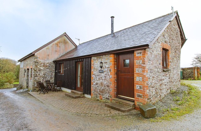 Enjoy tranquil Devon but near the coast.