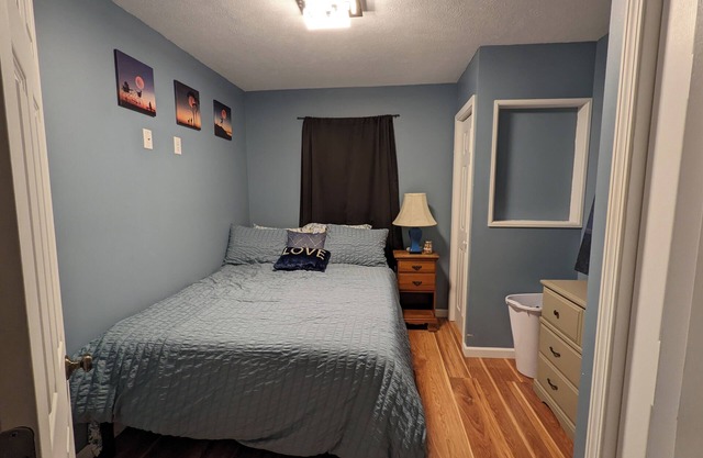 Enjoyable cottage with AC in charming Springfield