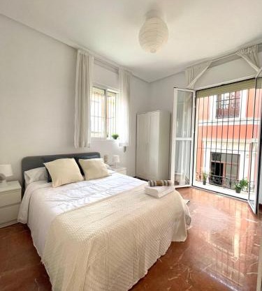Enorme y Luminoso Apartamento para 13 personas con balcones en el corazón de Sevilla