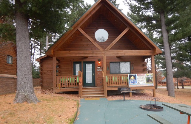 Entertainment Cabin: Great for Gaming, Sporting Events
