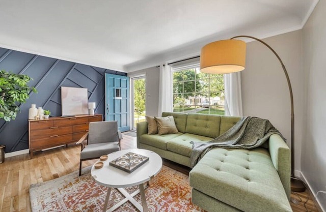★Entertainment & Game Room w/Bar★ Cheerful Royal Oak Bungalow w/2 Full Baths