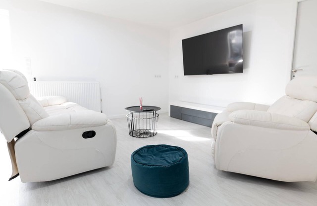 Entire 2-bedroom apartment. At Zarius