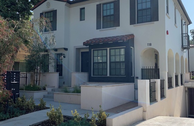 Entire 3Bds 3Ba Condo with private parking in Prime Pasadena