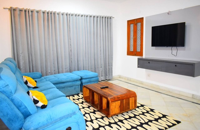 Entire 3BHK Duplex Villa Golf Course Road