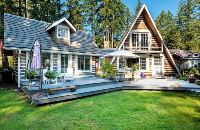 Entire Cabin/House, quite and private yet in town.