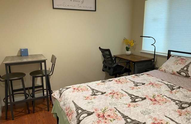 Entire cozy studio w/separate entrance w/in walking distance to UCD Med Ctr