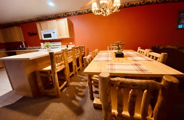 Entire Cozy Villa 2 min Near Starved Rock!