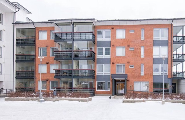 Entire downtown flat with free garage space