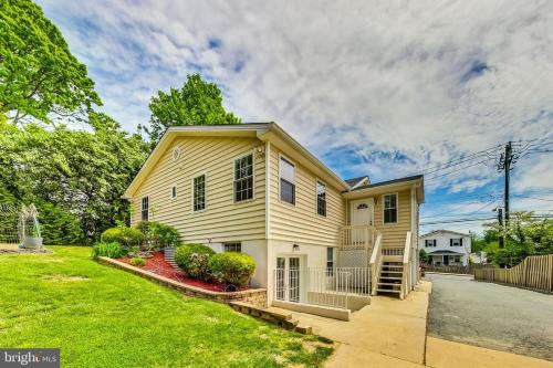 Entire Family-friendly 4 BR Cozy Unit , Metro walk