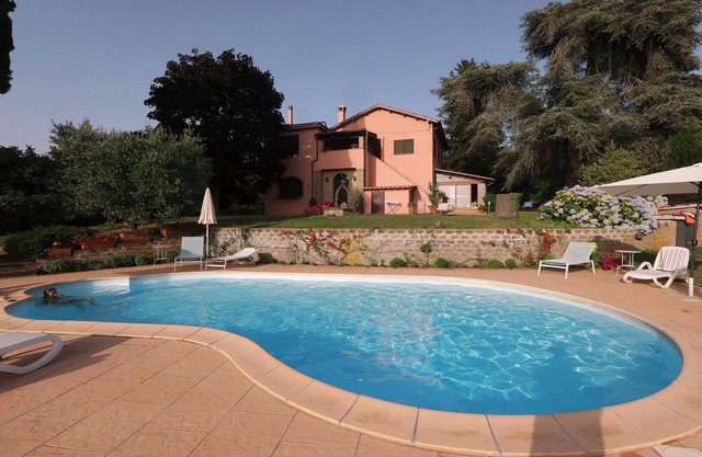Entire farmhouse with three apartments and swimming pool