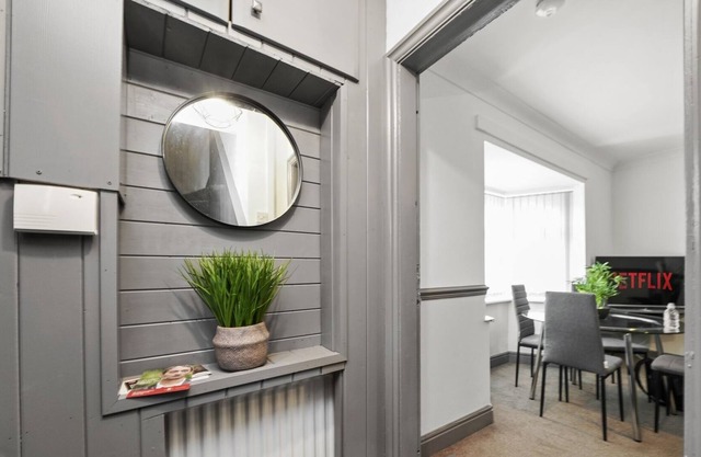 ✸★ Entire Holiday Home ✪ Long Stays - Fast WIFI★ICC, NEC, Barclays Arena,✸