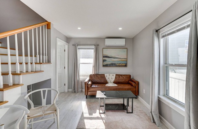 Entire Home 2BR 2BTH Quite Area with parking