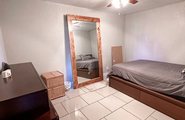 Entire home located mins from Downtown, Riverwalk, AT&T Center, & The Pearl