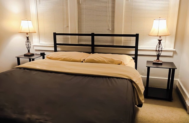 Entire independent 1 bedroom Apartment - no kitchen