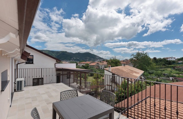 Entire Residence with 3 Apartments, Mountain View, Wi-Fi and Air Conditioning