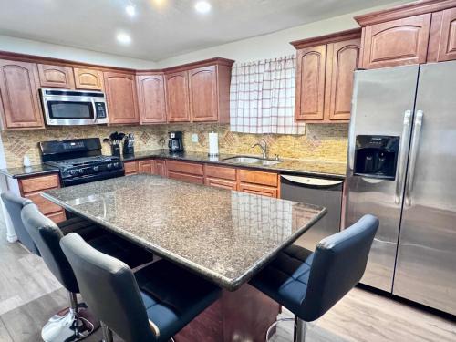 Entire Spacious 4 BR Home for Professionals