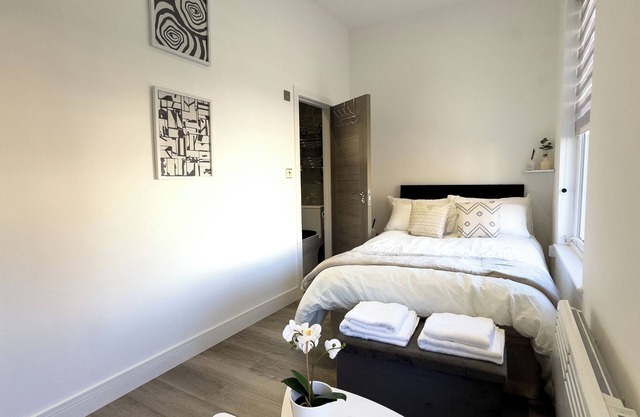Entire studio flat 20min from the city center