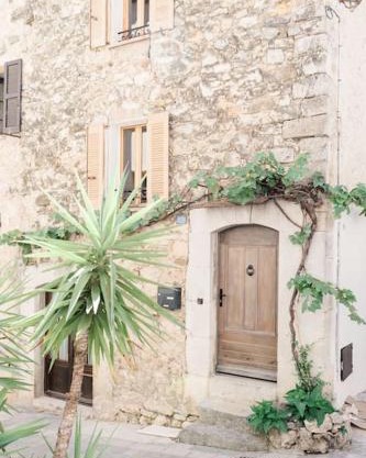 Entire townhouse in the heart of the village