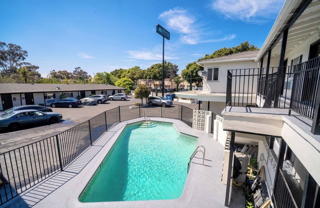 ERTH INN by AGA- San Ysidro