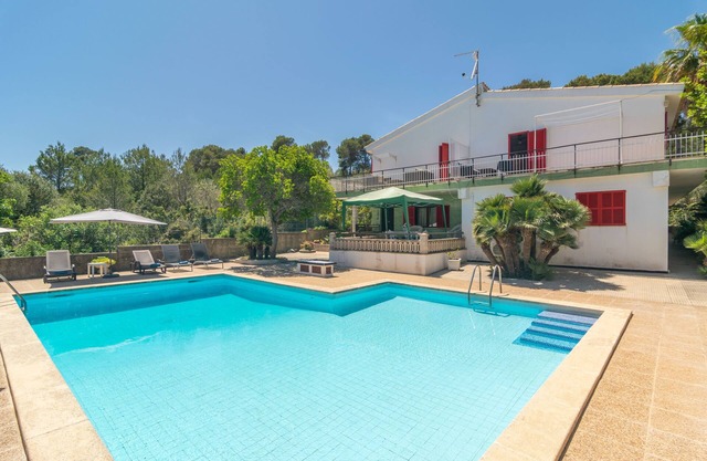 ES PINS - Nice flat with shared pool and very close to the beach. Free WiFi.