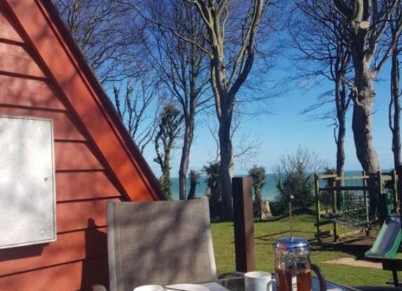 Escape to a Clifftop Chalet with pool and tennis onsite - 1A Kingsdown Holiday Park