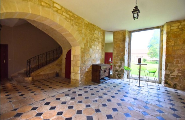 Escape to Château Ravenel