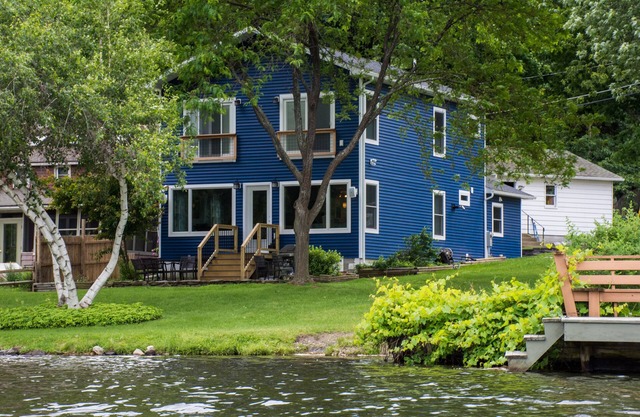 Escape to Lakefront Leisure—Hudson, Berkshires, Amazing Views!