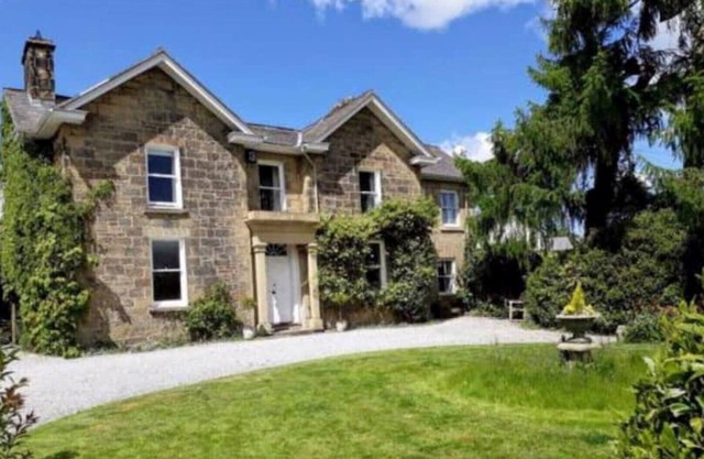 Escape to the Country @ Bron Offa Bach