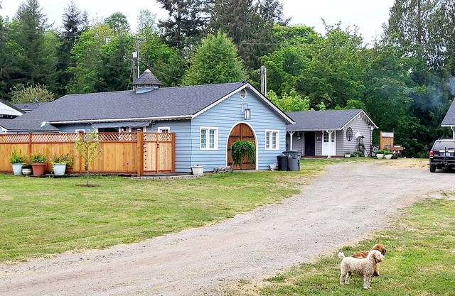 Escape to the Creekside Hideaway
