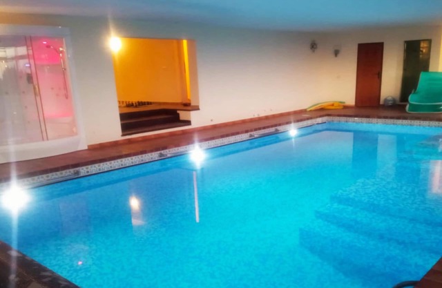 Escape with Pool & Views