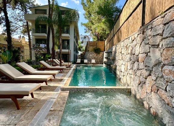 Esmahan Forest and Pool by Zehra Suites