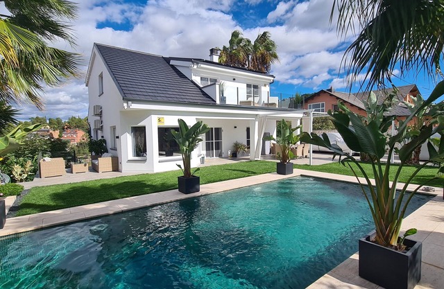 Espectacular Casa de Campo con Piscina y Jacuzzi Exterior. Ideal Familias