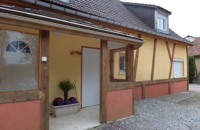 Estate close to the sea, mini farm and games