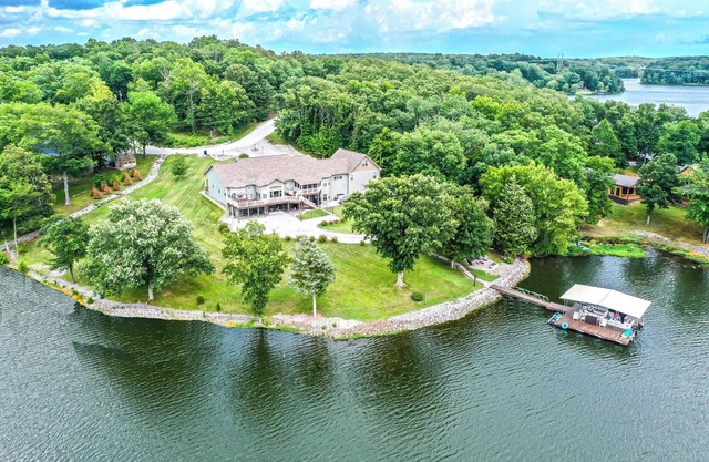 Estate Home on at Lake of Egypt Sleeps 16 MAX