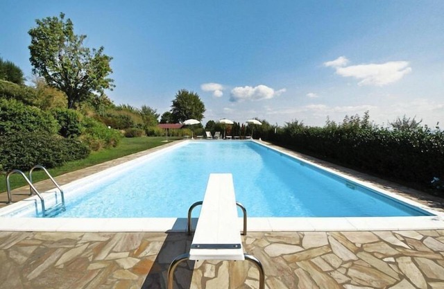 Estate in Monte Serra with Pool & Olive Trees