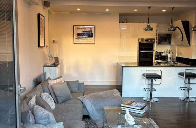 Estatesmen Selfridges Oxford Street Apartment