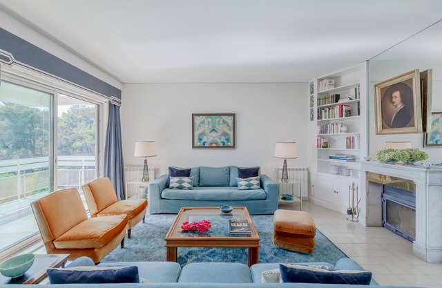 Estoril house with pool 700 m from the beach prime area recent refurbishment