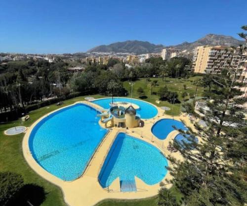 Estudio con vistas al mar, piscinas, recepción 24 hs