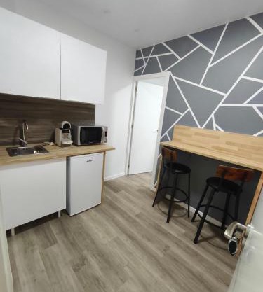 Estudio moderno con WiFi y aire acondicionado Centro de La Jonquera junto a la frontera