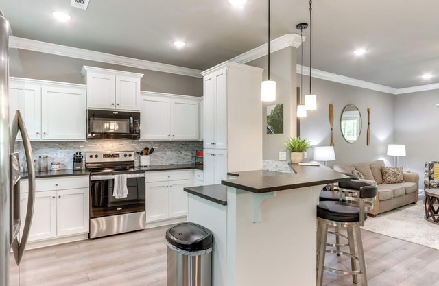 Eureka Springs Family Home - 1/2 Mi to Marina!
