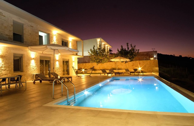 Eva Villas West and East, 2 private pools, sea view
