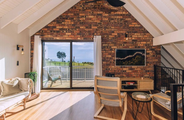 Evans Headland Cottage - 121 Ocean Drive