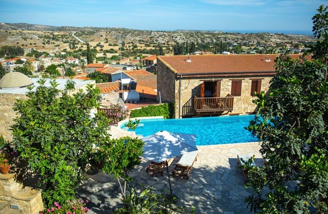 Eveleos Country House