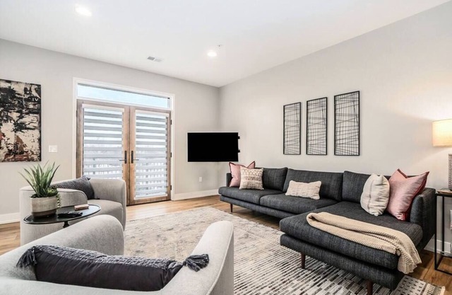 Evelyn 202 Stunning Downtown Condo w Deck