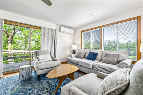 Evelyn's River Front Retreat