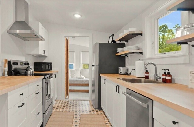 Evergreen: cottage minutes from Butternut Ski