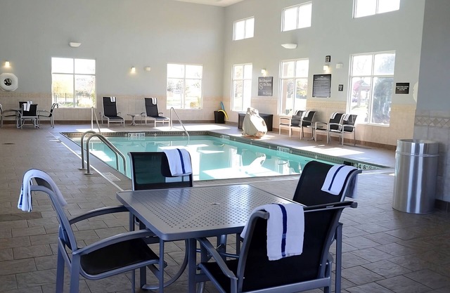 Everything You Need For The Perfect Vacation! Indoor Pool, Free Breakfast!