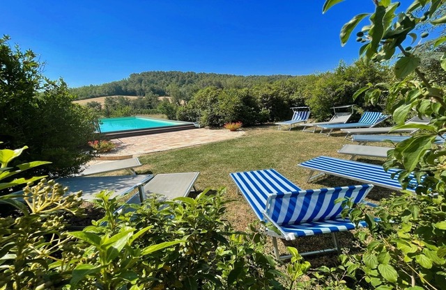 Exc beautiful villa, pool + grounds - pool house - sleeps 12 guests