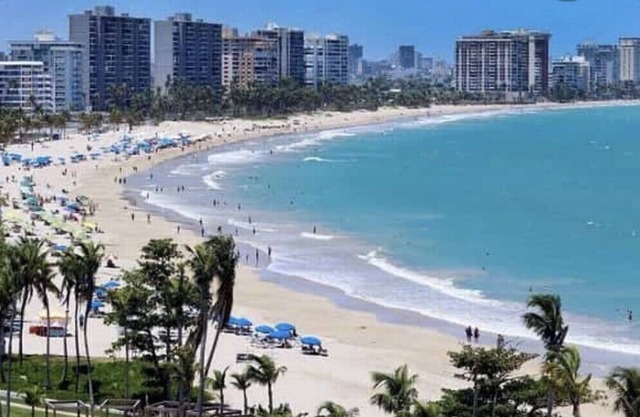 Excellent location close to airport, beach and main attractions/Full A/C